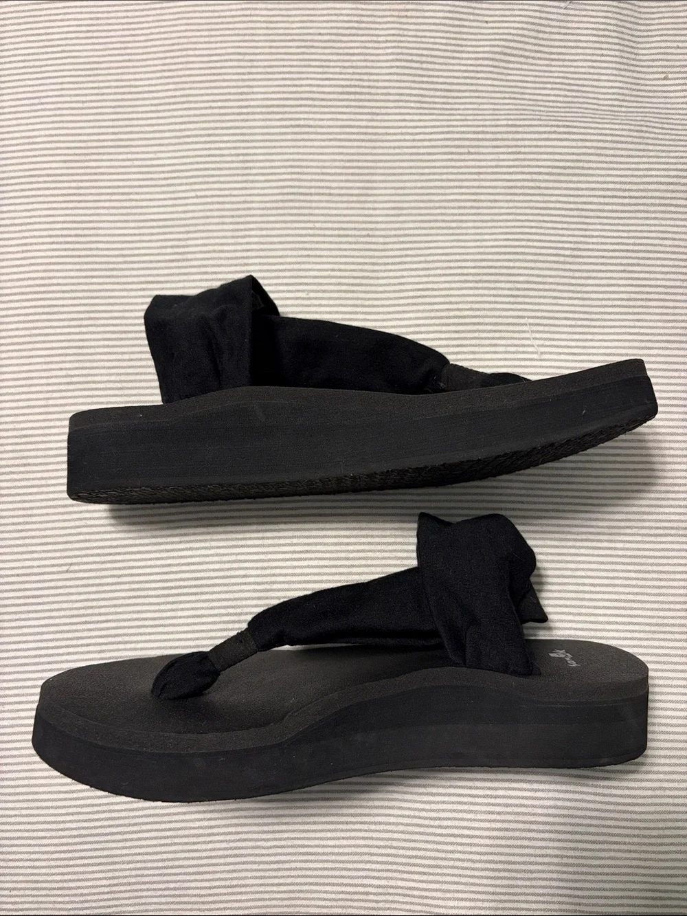 Sanuk Yoga Sling 2 Black Fabric Sandals Size 9 Comfort Platform Flip Flops